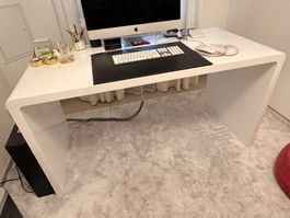 Schreibtisch