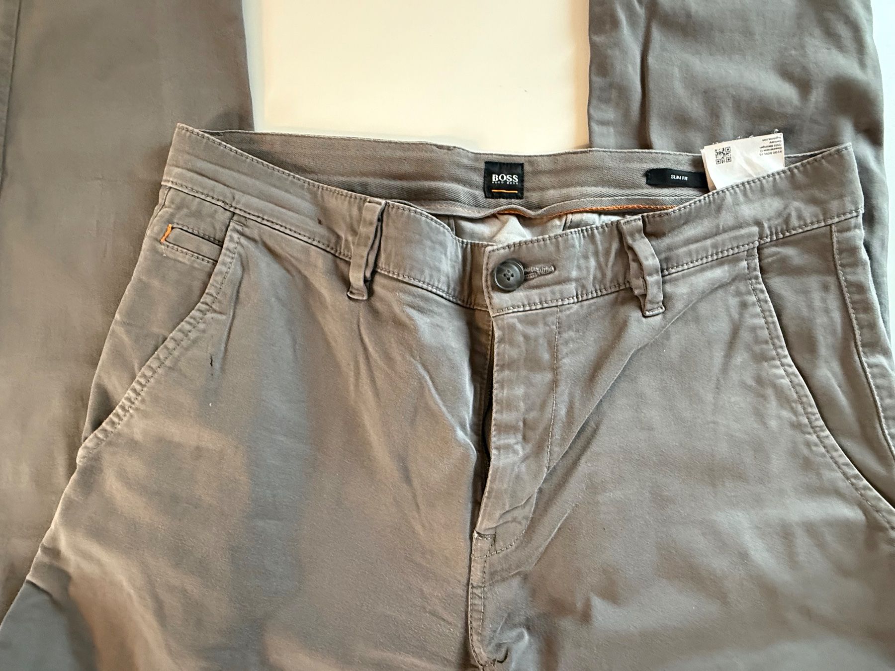 Hugo Boss Pantaloni: Herren Hose HugoBoss W32/L34 – Usato da Altendorf venduto da Elenaneagu22