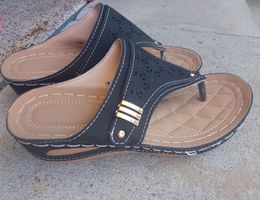 Sandales compensées neuves 