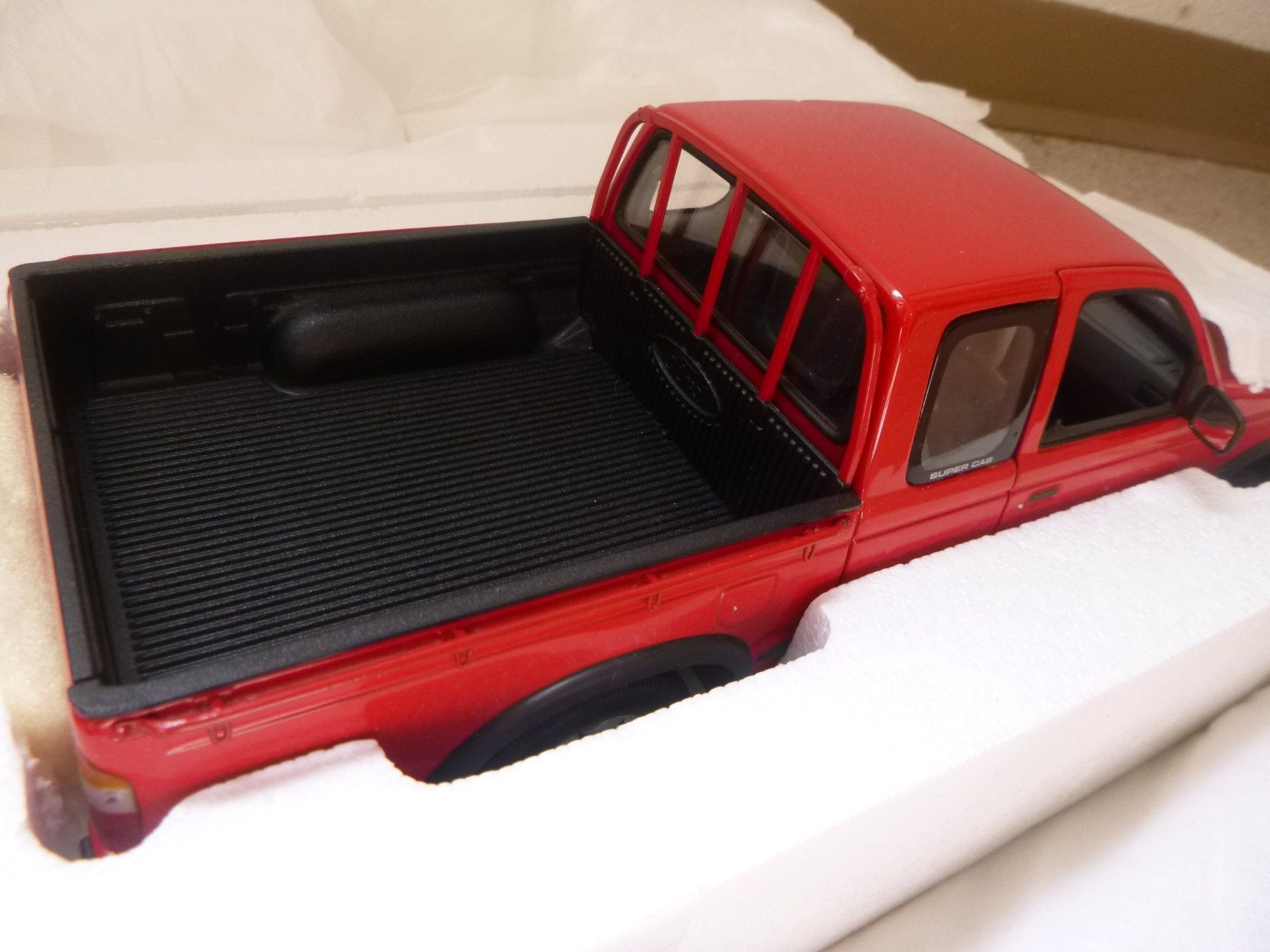 Ford Modellini d'auto: Ford Ranger european version 2000 – Nuovo e nell'imballaggio originale da Chur venduto da oriori 2