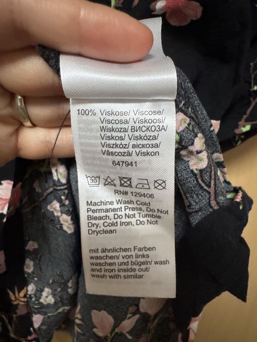 C&A Camicette: Bluse Schwarz mit Blumenmuster, Gr. 50 – Nuovo (secondo la descrizione) da Thun venduto da Vans_98 2