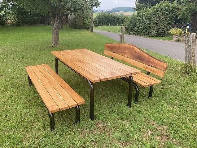 Tavoli: Gartentisch mit 2 Bänken, rustikal und robust, aus Eiche – Usato da Schwarzenburg venduto da Puma39