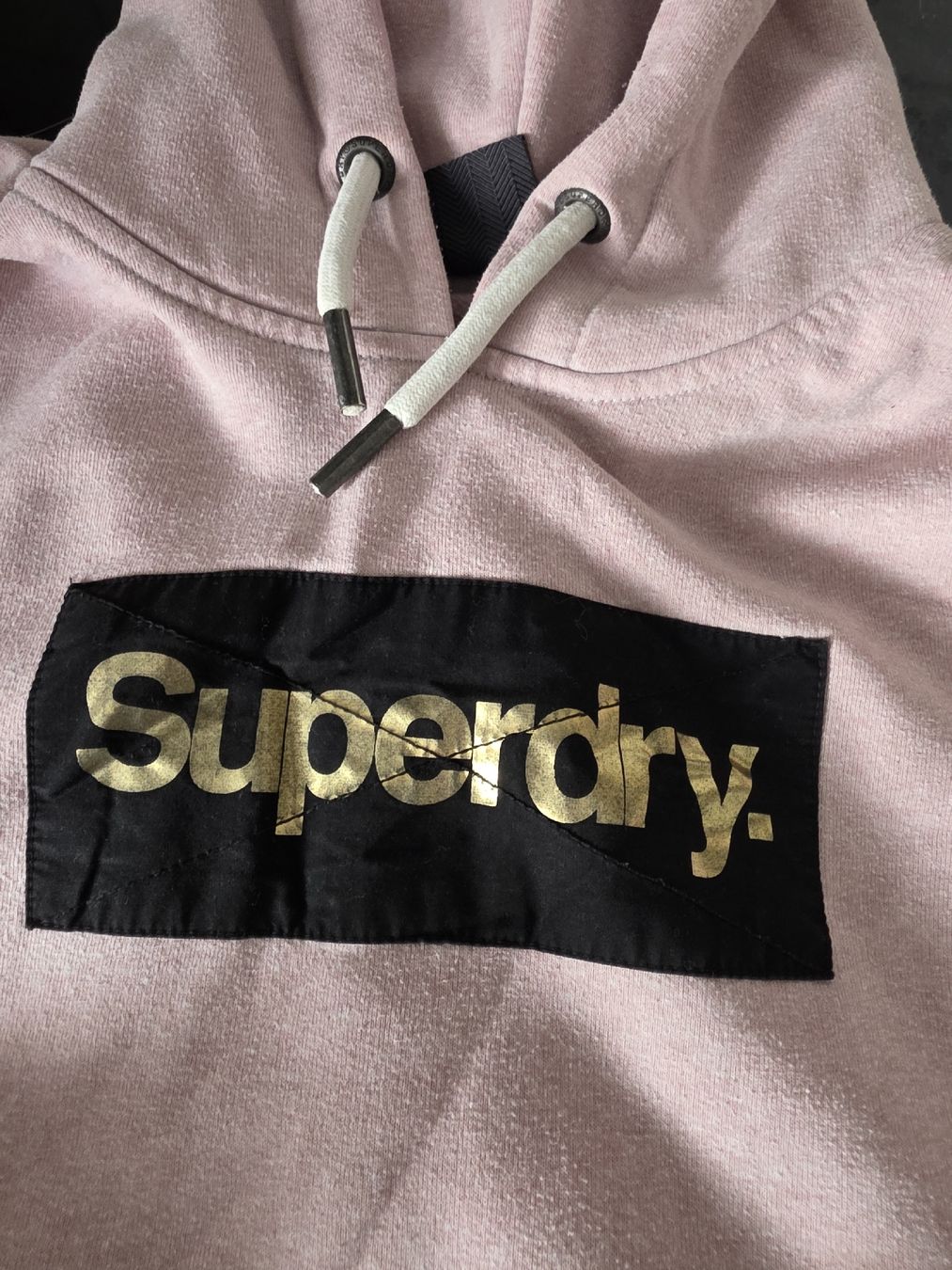Superdry Maglioni & Felpe: Superdry Kapuzenpullover rosa mit Goldprint gebraucht M – Usato da Wigoltingen venduto da Zuckerfee84 1