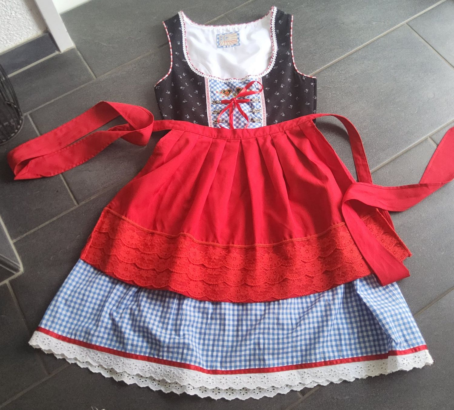 Jupes: Dirndl Stockerpoint Grösse 40 – D'occasion à Diegten par ayla2009