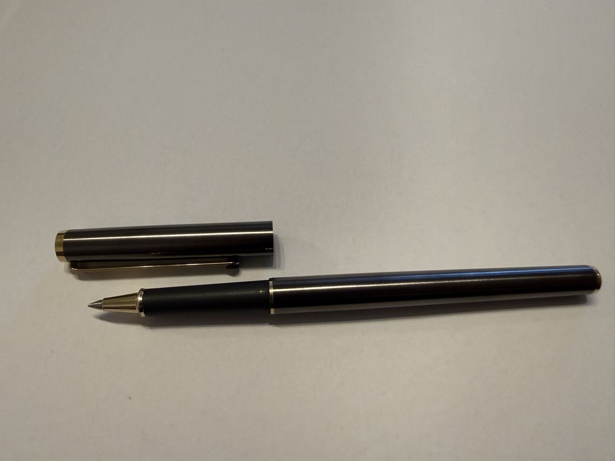 Montblanc Penna & Evidenziatori: Montblanc Rollerball mit Kappe – Usato da Schlatt TG venduto da sim_w5b6 1