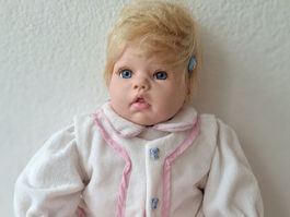 Kimpuppe Mädchen Baby mit Strampler gute Zustand 50cm