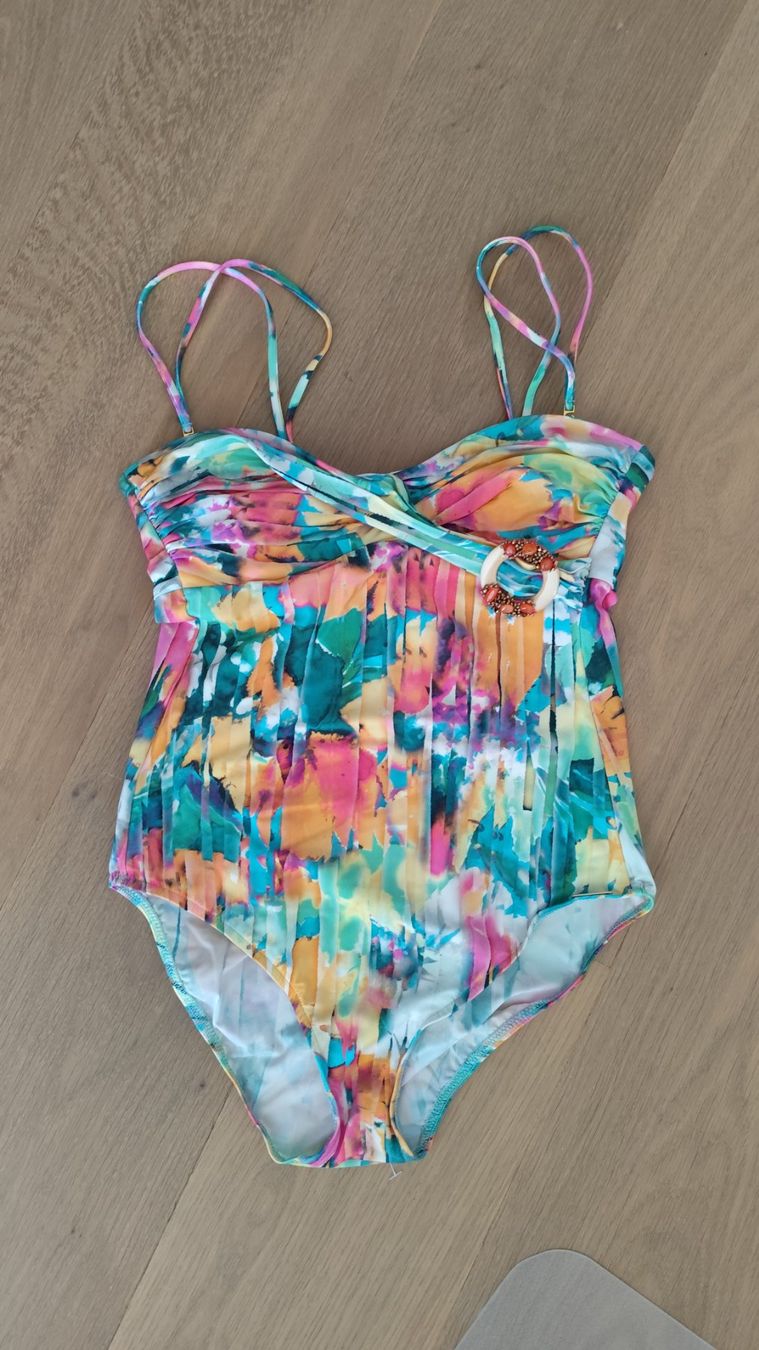 Costumi da bagno & Bikini: Buntes Badekleid mit passendem Tuch – Usato da Uetikon am See venduto da gaae008