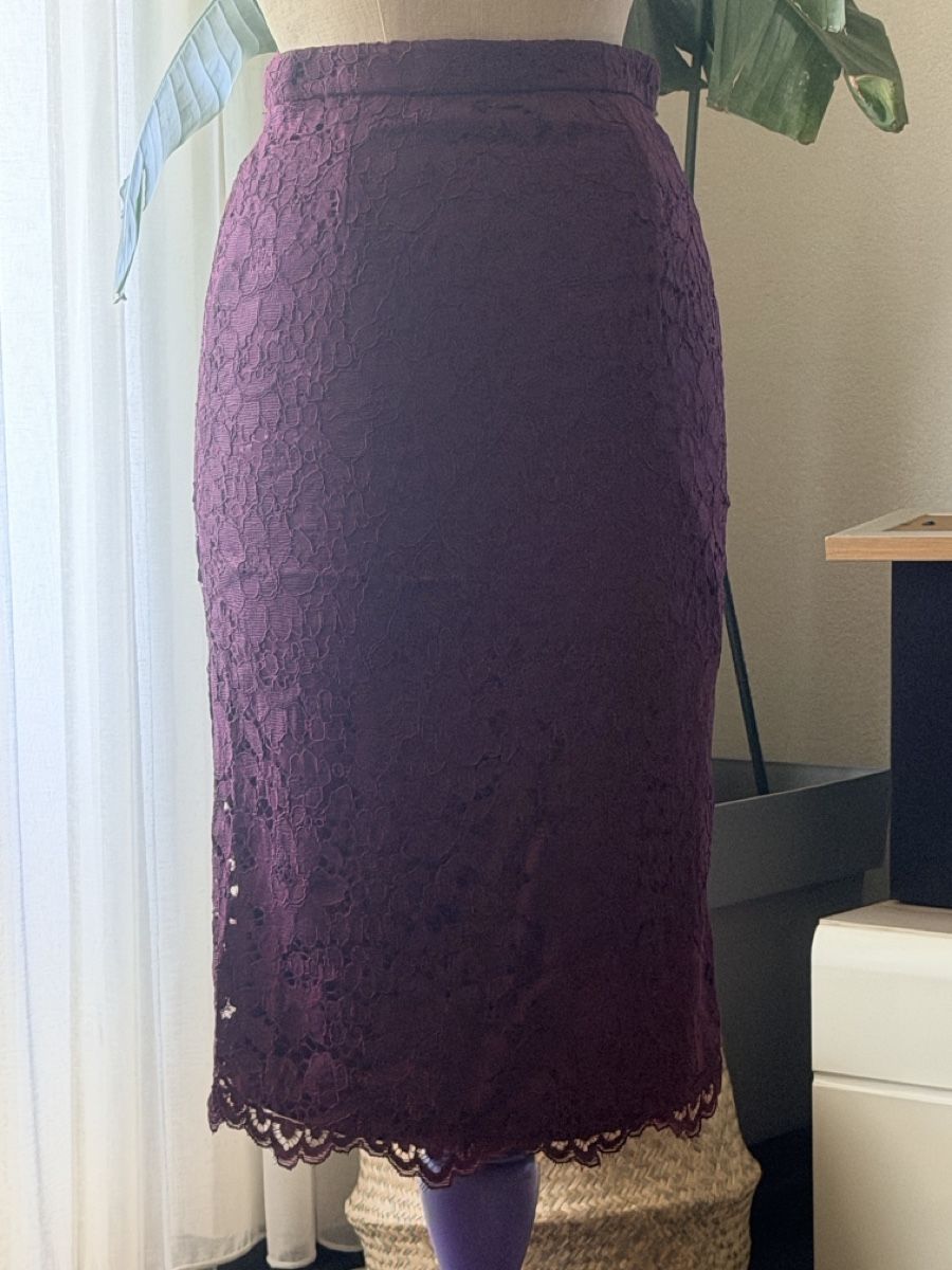 Gonne: Elegant Plum Lace Skirt  – Usato da Bouveret venduto da dou_g8q7