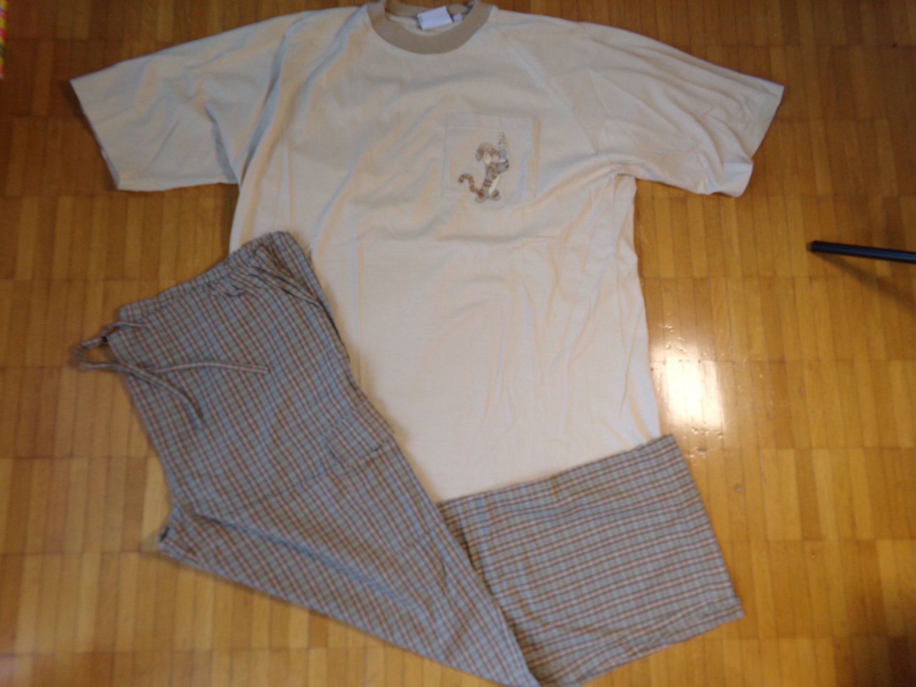 Pigiami: Herre Pyjama beige mit Tiger  Gr. L – Usato da Winterthur venduto da Jessi_di