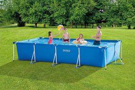 Pool mit neuer Pumpe und Chlor