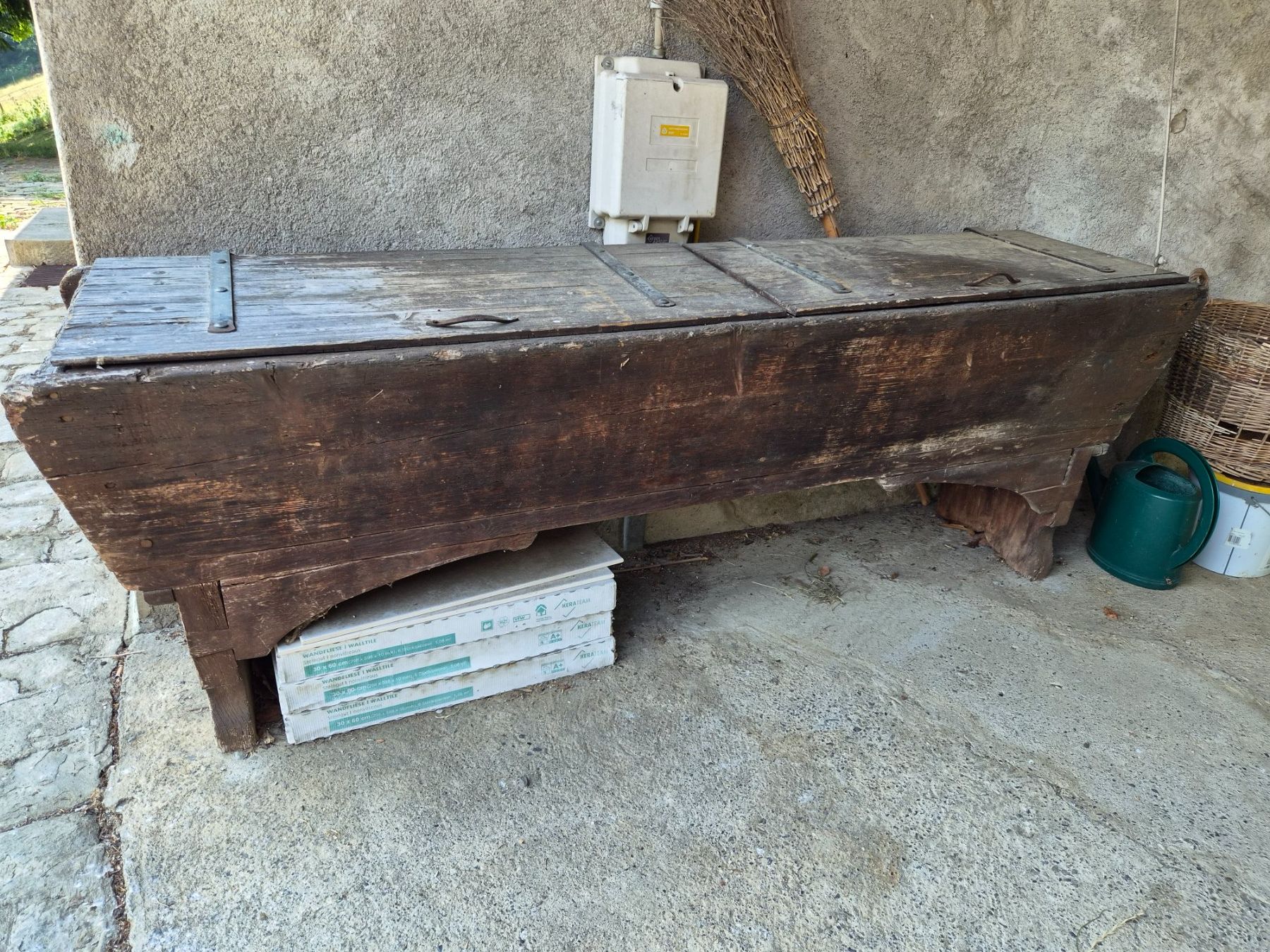 Truhen: Antiquité Vieux  pétrin – Gebraucht aus Monts-de-Corsier von pre_wr9v 1