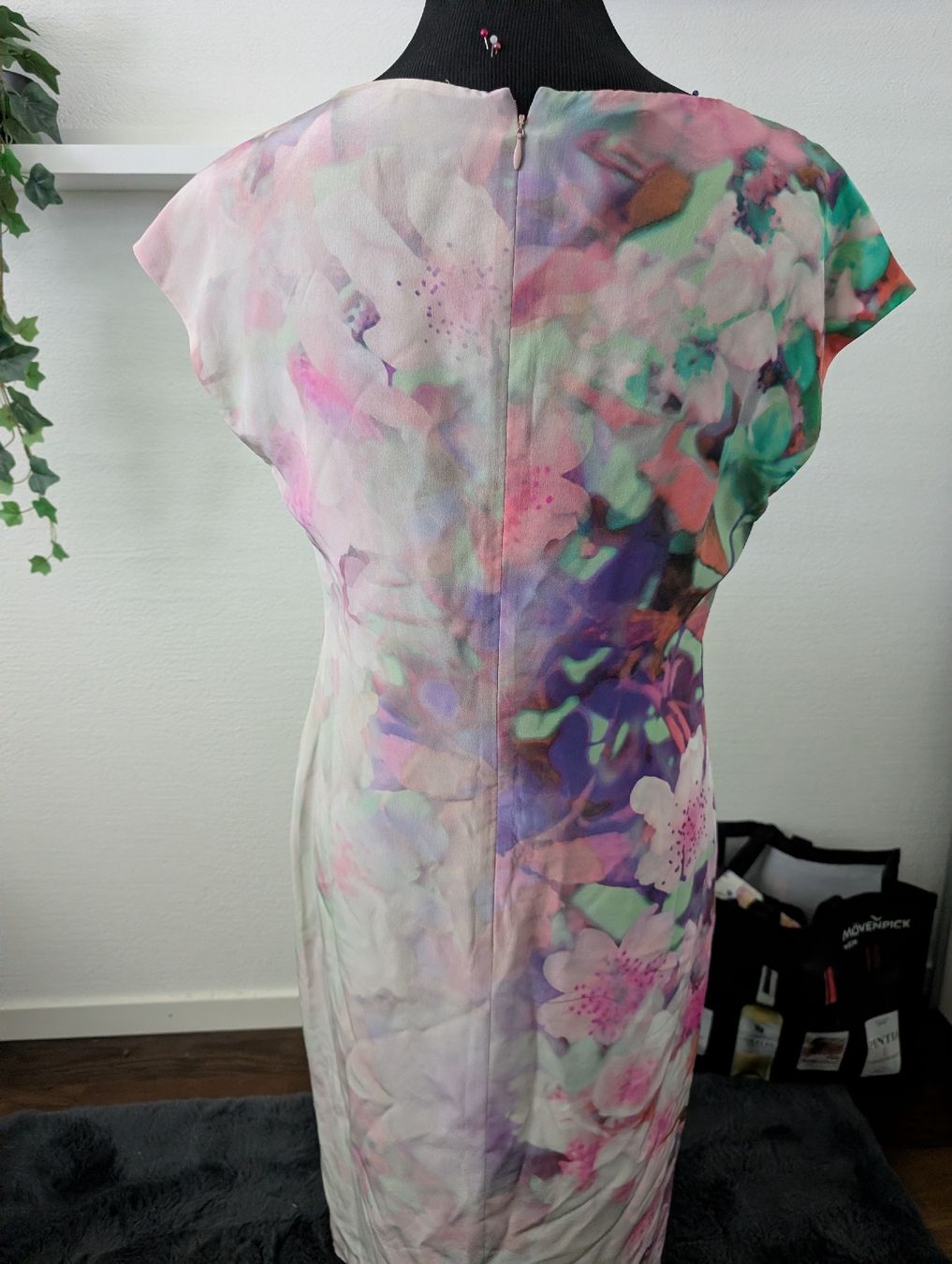 Escada Vestiti: elegantes Kleid Escada Blumenmuster Grösse 38 seide – Usato da Richterswil venduto da Estreja9 3