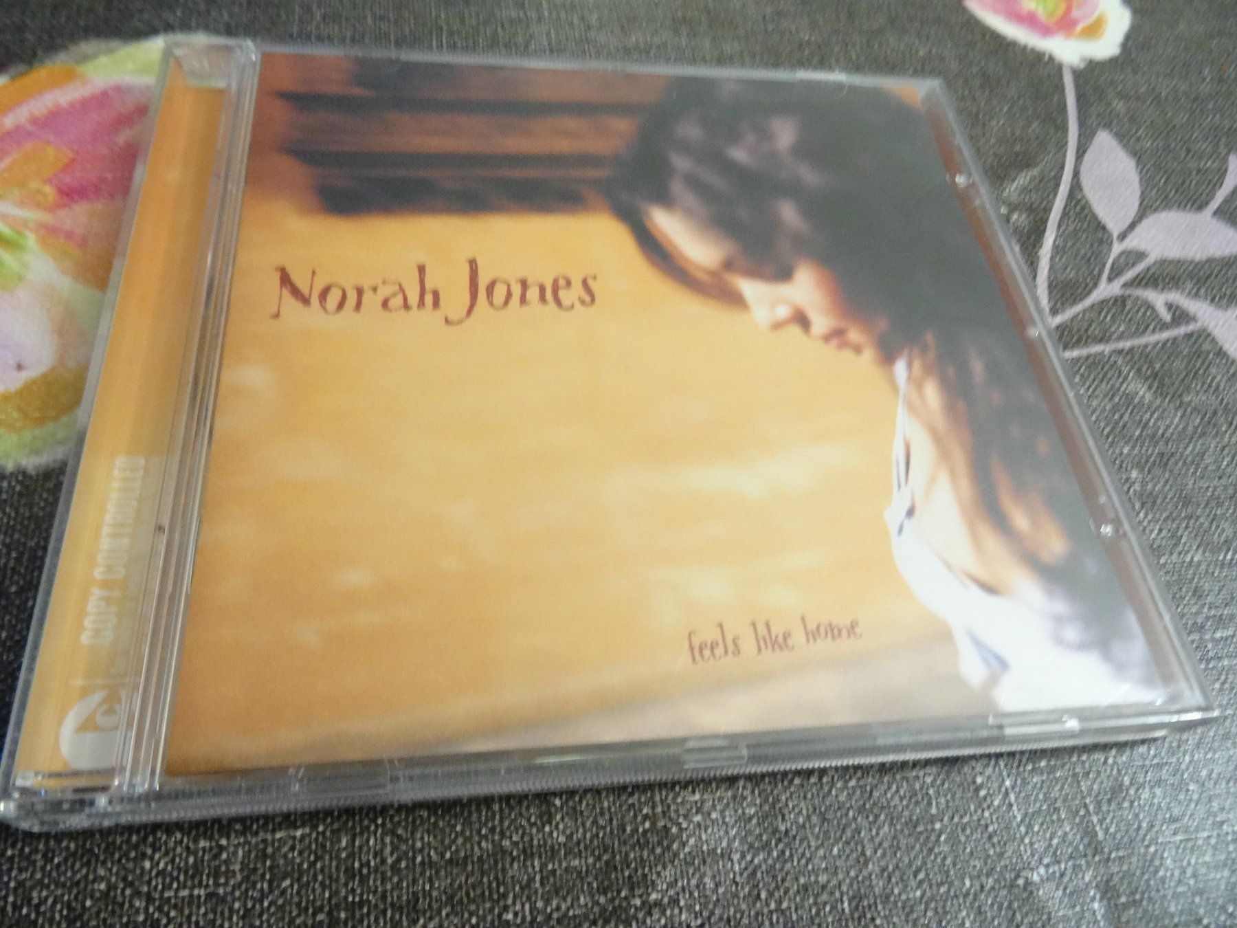 CDs: Norah Jones - Feels Like Home CD – Gebraucht aus Olten von Disc-Ausverkauf