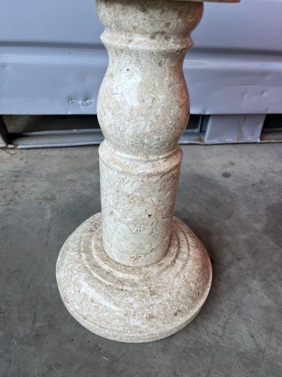 Autres articles pour la maison: Marmor Sockel Blumentopfständer Beistelltisch – D'occasion à Schötz par RcK1994 2