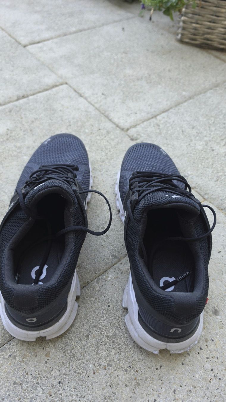 On Herrenschuhe: ON Sneaker Cloudswift 3 schwarz/grau, Gr. 42.5 – Gebraucht aus Fehraltorf von Natib44