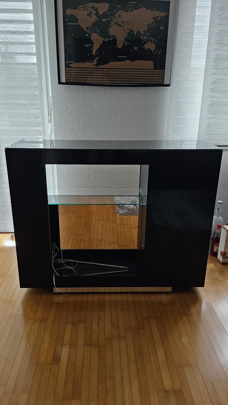 Ladenausstattungen & Messebau: Elegante Bar-Theke – Gebraucht aus Küssnacht am Rigi von  3