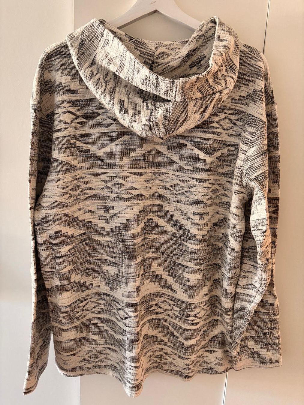 Pull&Bear T-shirt: Hoodie léger Pull&Bear - Style Ethnique - Taille L – Usato da Romainmôtier venduto da val_r8sn 2