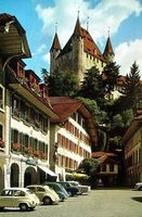 THUN Rathausplatz Schloss - Auto, VW-Käfer