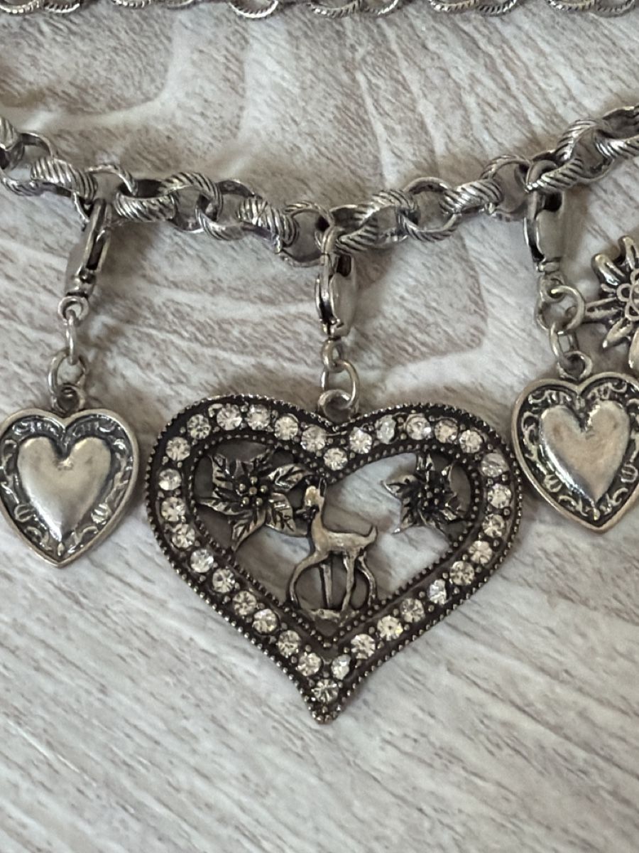 Pendentifs: Dirndl Charivari Strass-Herz – D'occasion à Wiesendangen par Jafani 4
