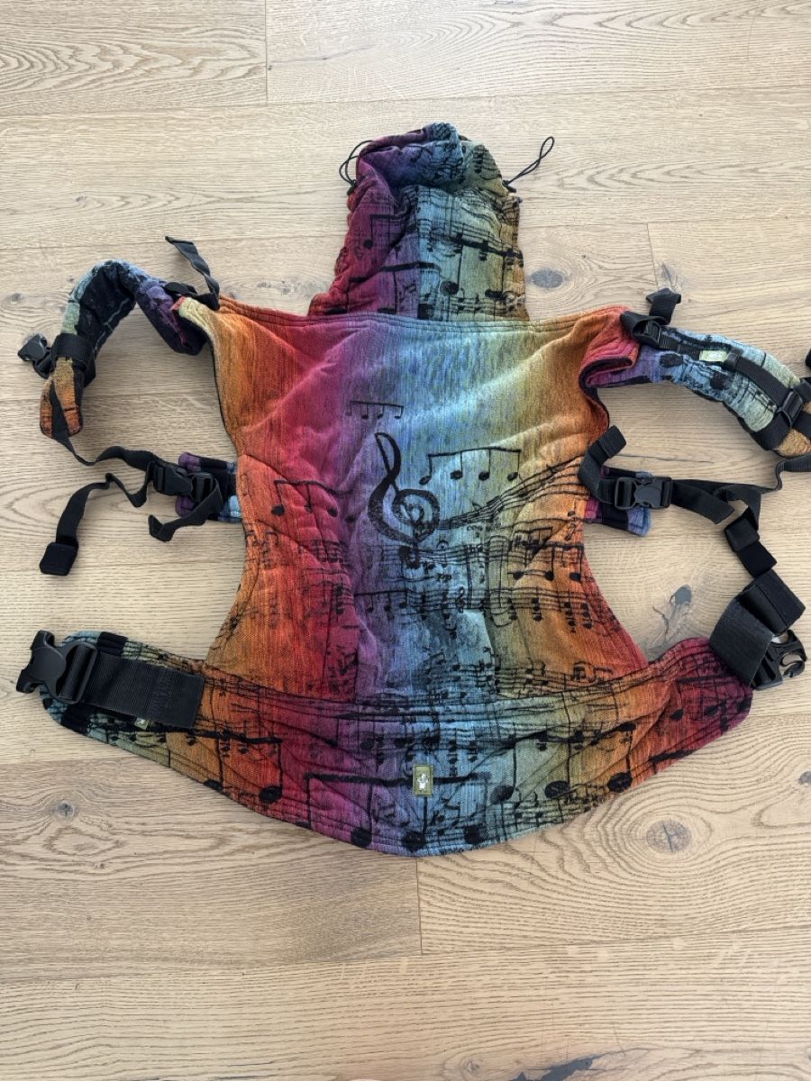 Lennylamb Marsupi portabebè: LennyLamb toddler Carrier Rainbow Symphony Dark – Usato da Neuheim venduto da UkoTerpuh