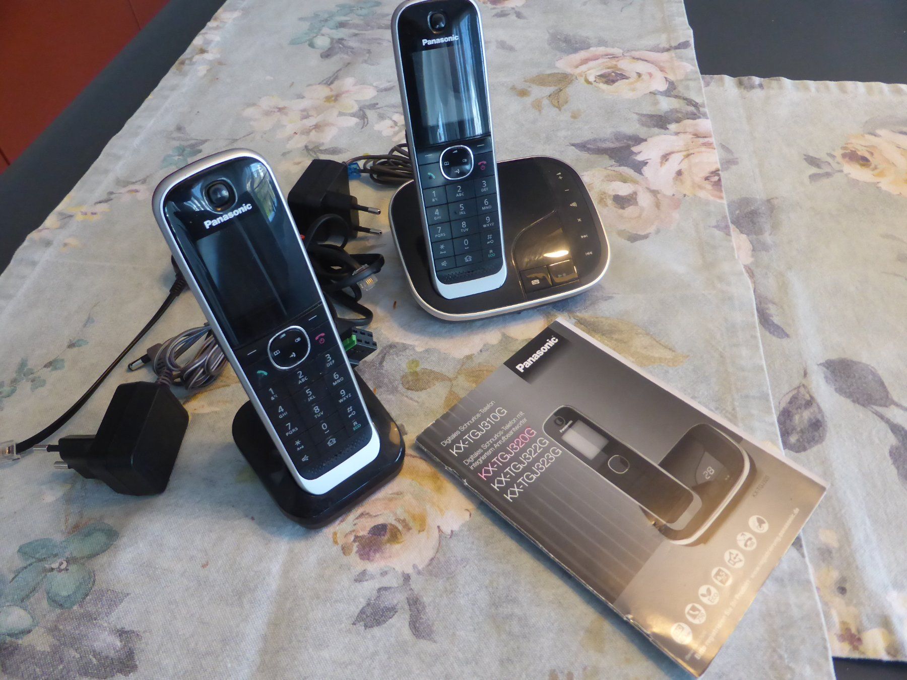 Telefoni: Panasonic Telefon mir 2 Stationen – Usato da Uster venduto da kl5531