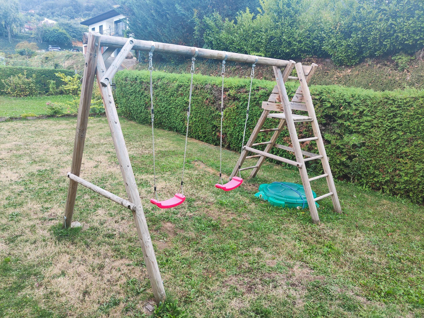 Altre altalene da giardino: Portique avec 2 balançoires + bac à sable – Usato da Monthey venduto da Aspec85 1