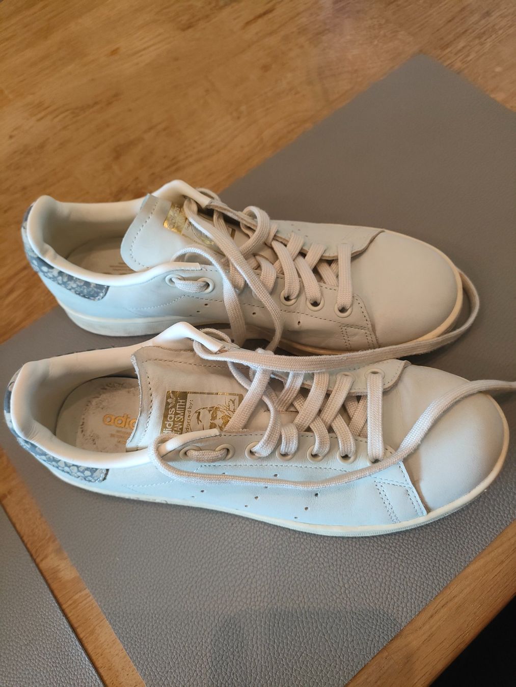 Paul Smith Chaussures femmes: Basket adidas stan smith leopard style vintage – D'occasion à Bussigny par Nouny77