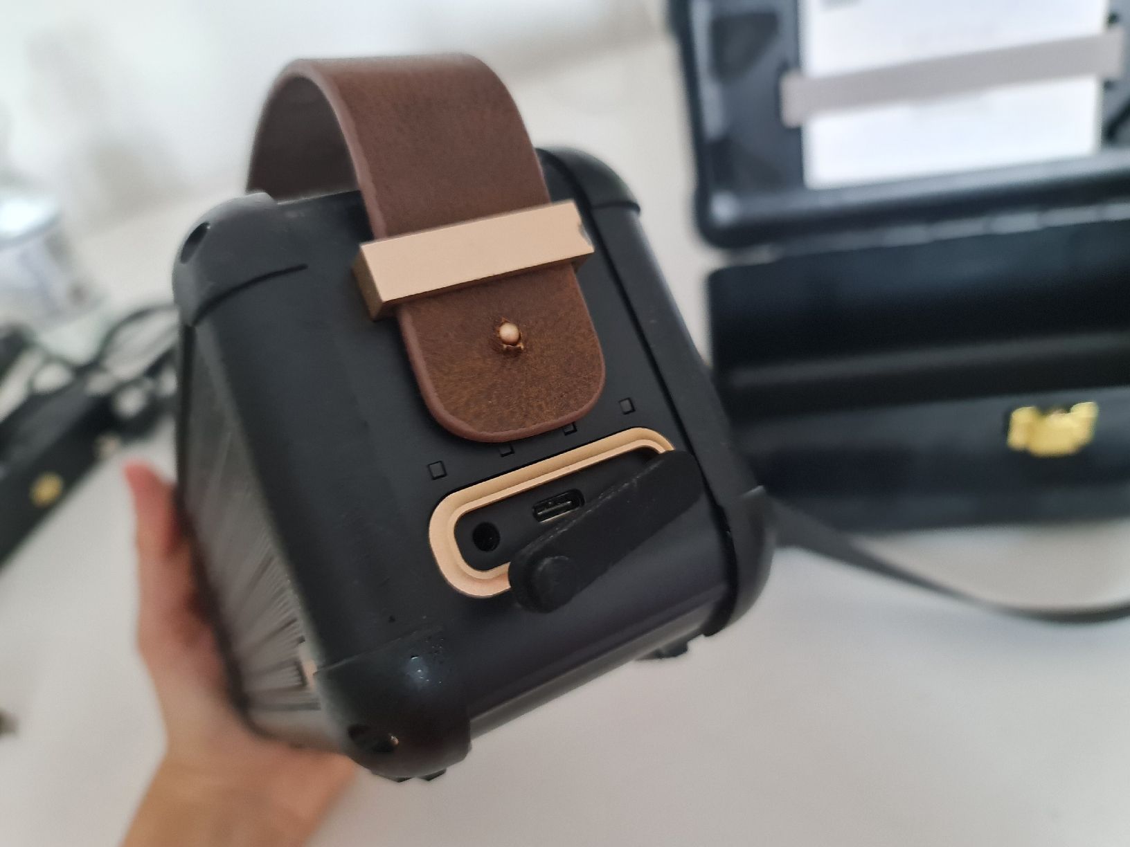 Casse acustiche: Divoom Mocha 40 W Retro Bluetooth Speaker, 25 Hours Playtime – Nuovo (secondo la descrizione) da Zürich venduto da MartiniusX 6