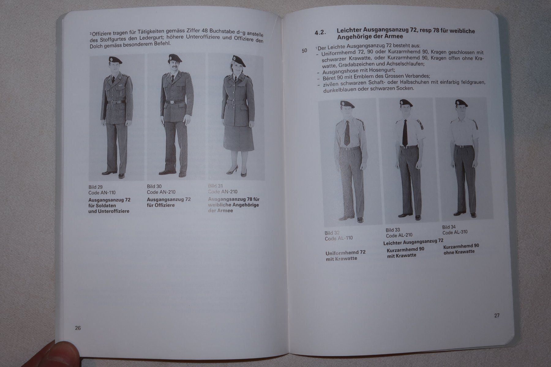 Zeitschriften & Magazine: Reglement 51.9 d "Kampfbekleidung 90..." – Gebraucht aus Muttenz von Laeckerlihamschter 2