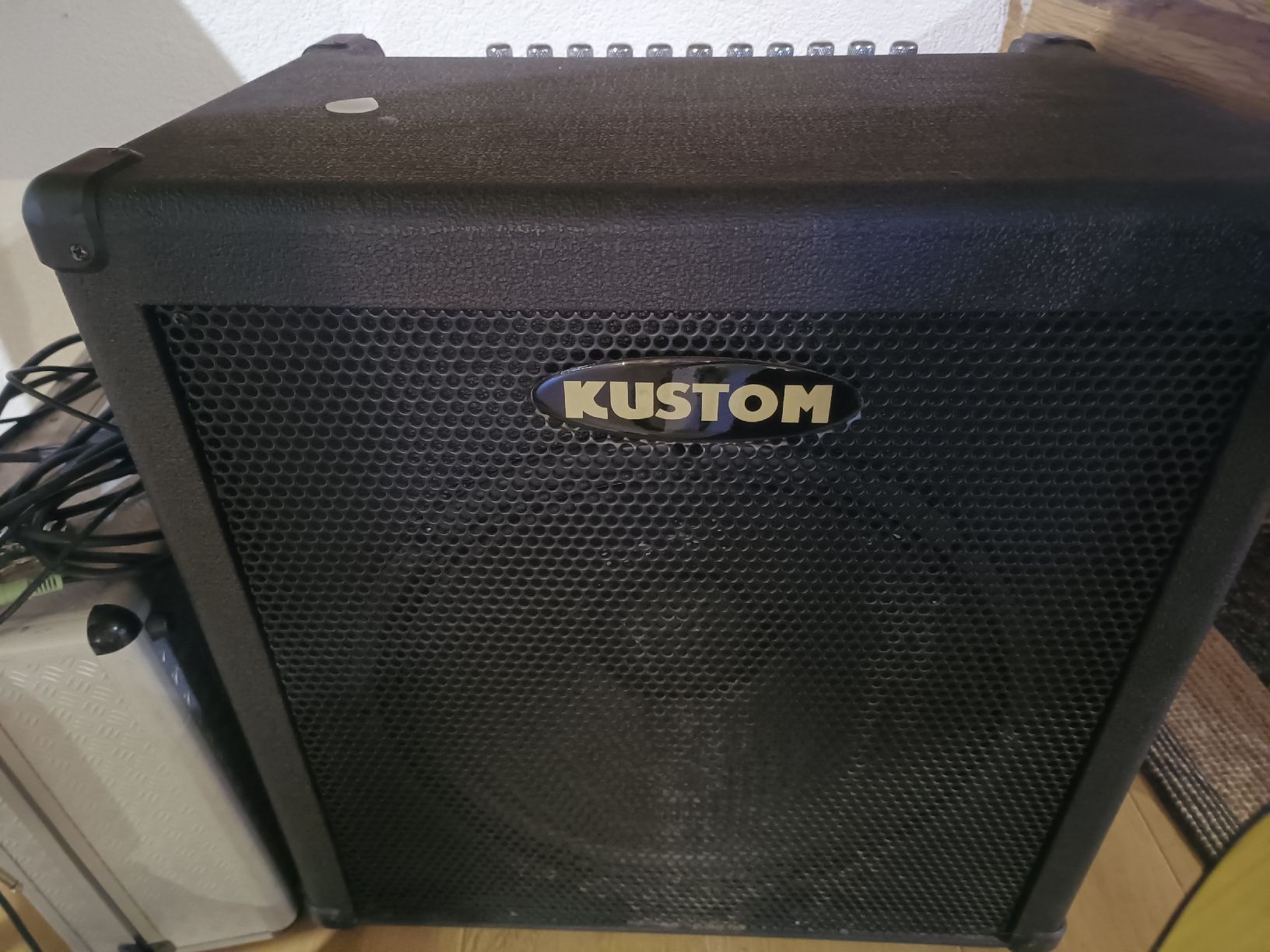Amplificatori: Kustom KBA100 amplificateur basse – Usato da Corcelles près Payerne venduto da Mxm02 1