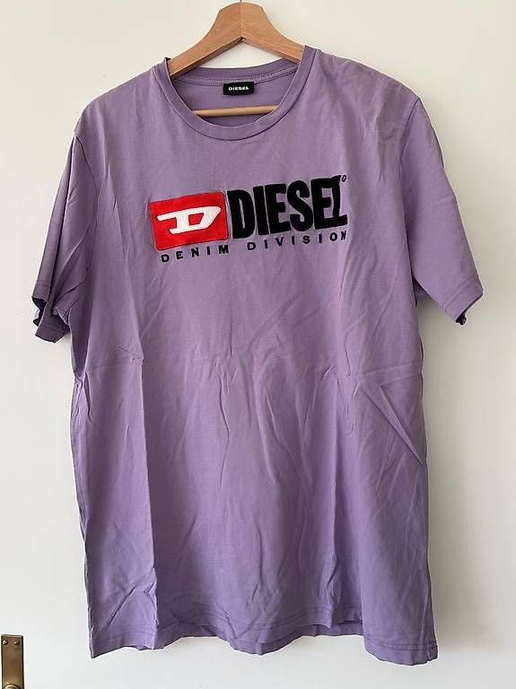 Diesel T-shirt: T-Shirt Diesel flieder – Nuovo (secondo la descrizione) da Muttenz venduto da anj_2qy5