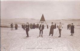 CHAUX-de-FONDS, Pouillerel avec un groupe de skieurs