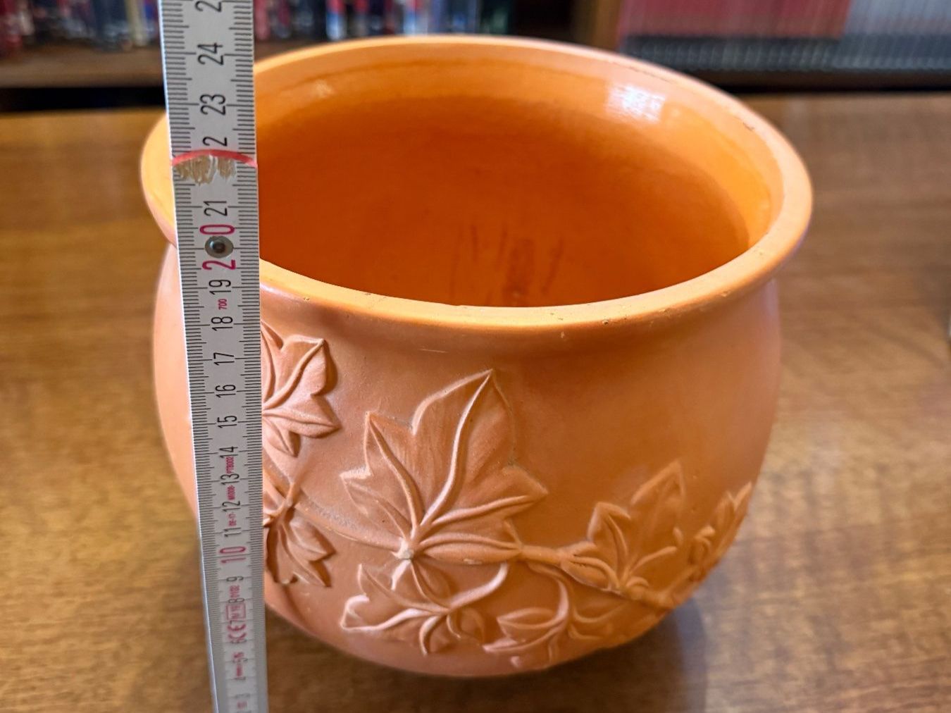 Vasi per fiori: Ton-Blumentopf  mit Blattmuster gebraucht – Usato da Erstfeld venduto da Mario_boe0 1