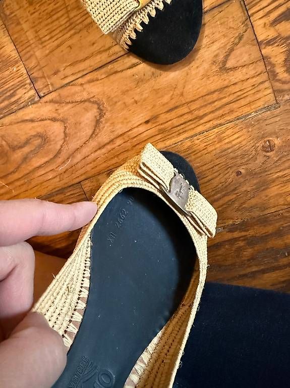 Salvatore Ferragamo Scarpe da donna: Ferragamo Vara ballerinas raffia suede - size 9 – Usato da Zürich venduto da Applepie 3