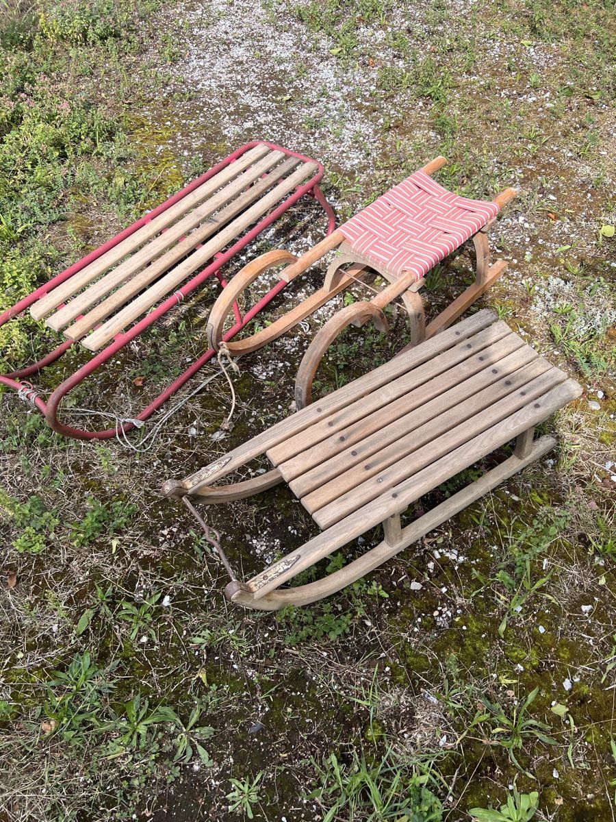 Schlitteln: 3 alte Schlitten – Gebraucht aus Dinhard von Stahlguss