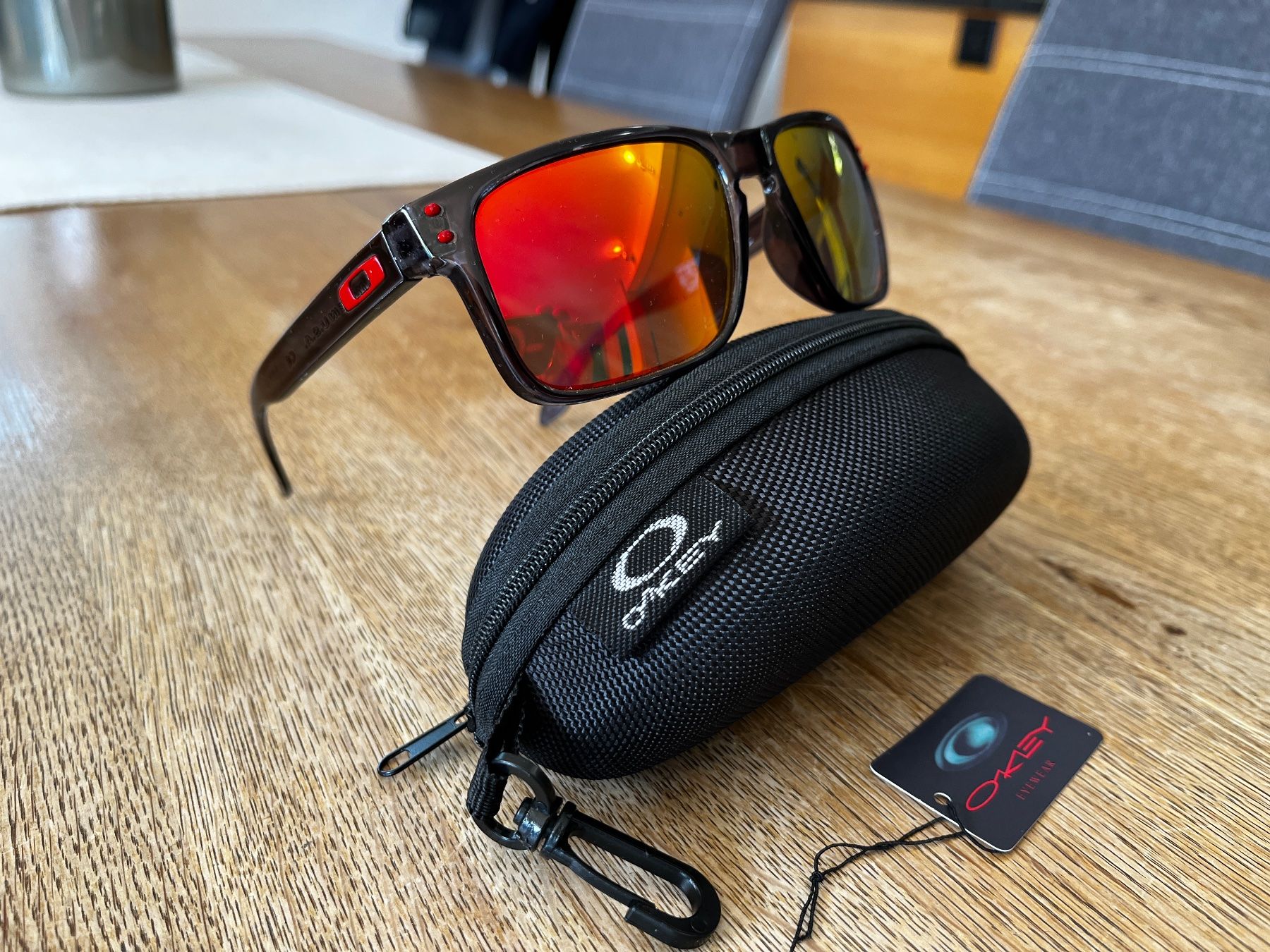 Oakley Occhiali & Lenti: Lunette de soleil estampillée Oakley – Nuovo e nell'imballaggio originale da Flanthey venduto da Didiphil 1