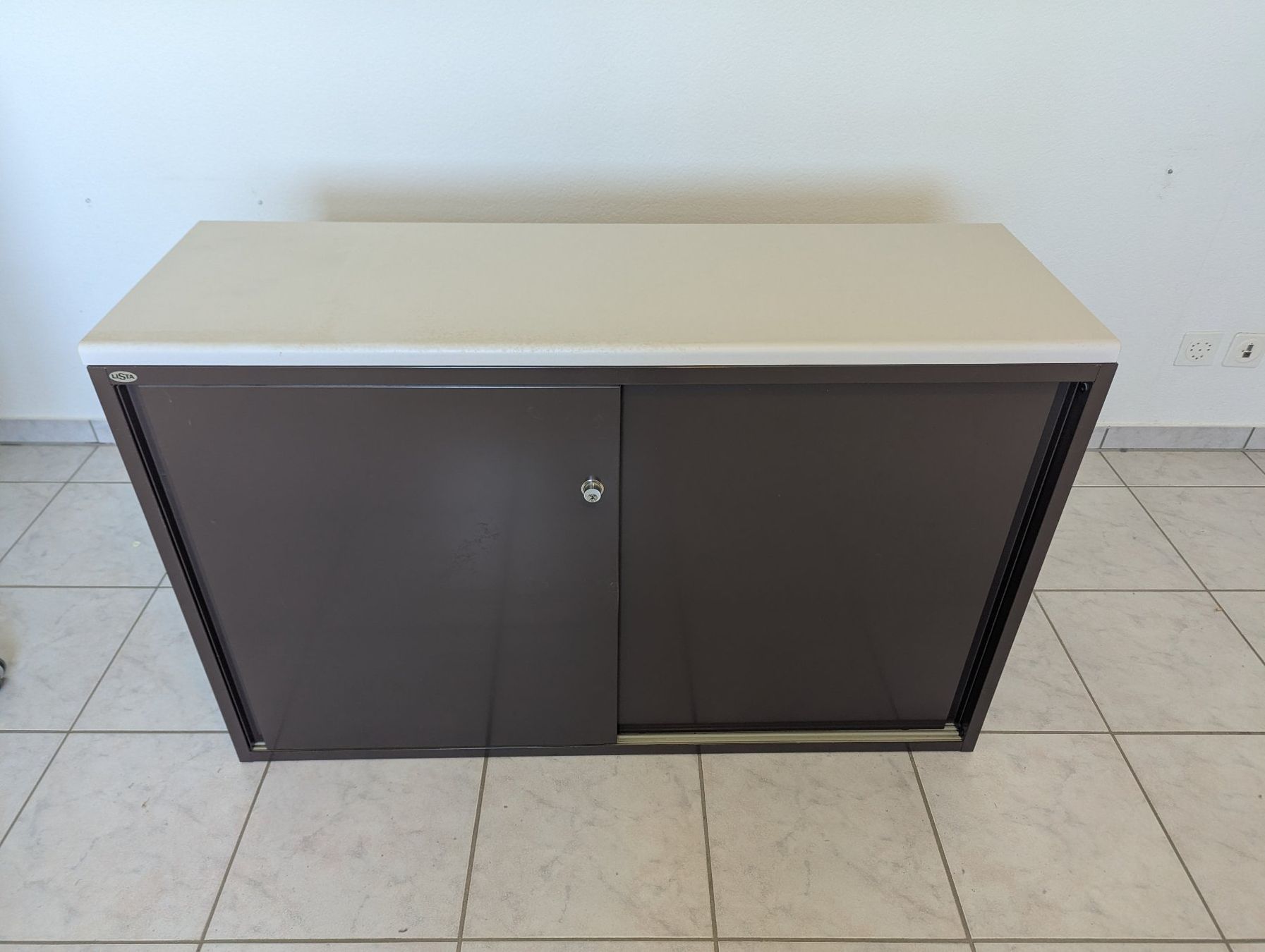 Armadi: Lista Aktenschrank, braun – Usato da Neuenegg venduto da Bfankd