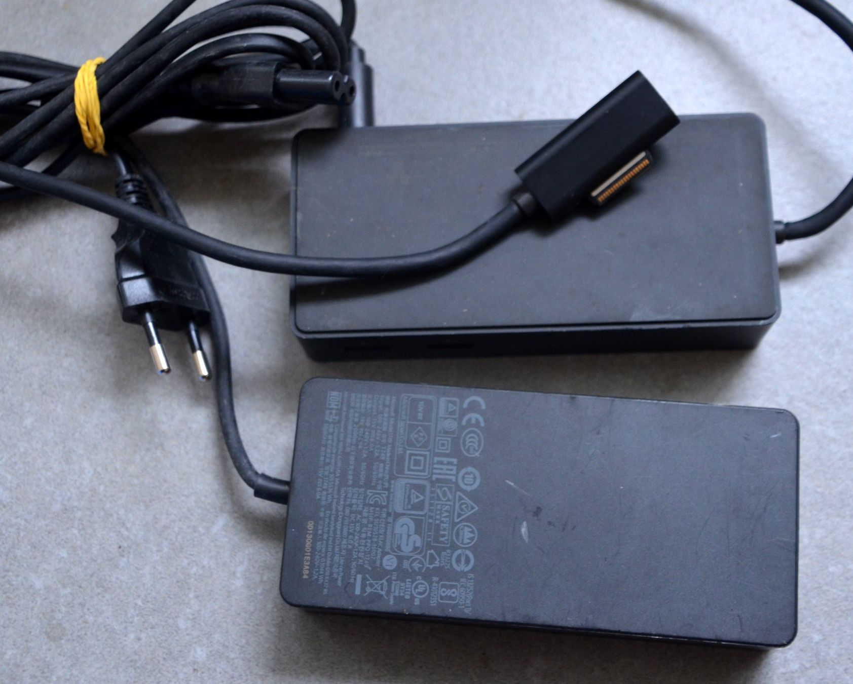 Microsoft Docking station: Microsoft Surface 1661 Dockingstation + Netzteil – Usato da Collonges venduto da arashee 1