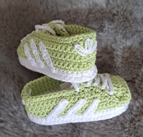 Baby-Turnschuh lindgrün-weiss gehäkelt_19