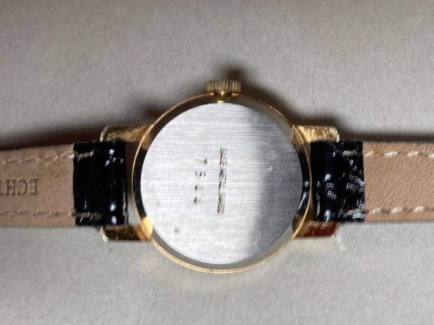 Swiss Montres: Damenuhr - mechanisch – D'occasion à zürich par papalapa 2