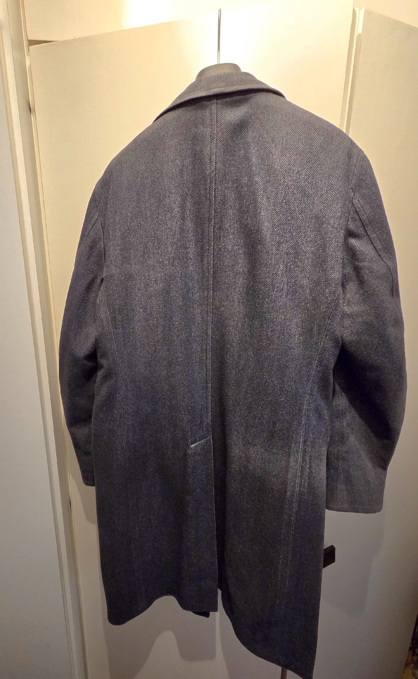 Fay Cappotti: Fay Men's Grey Herringbone Autumn / Winter Coat Size M – Usato da Genève venduto da arisol 2