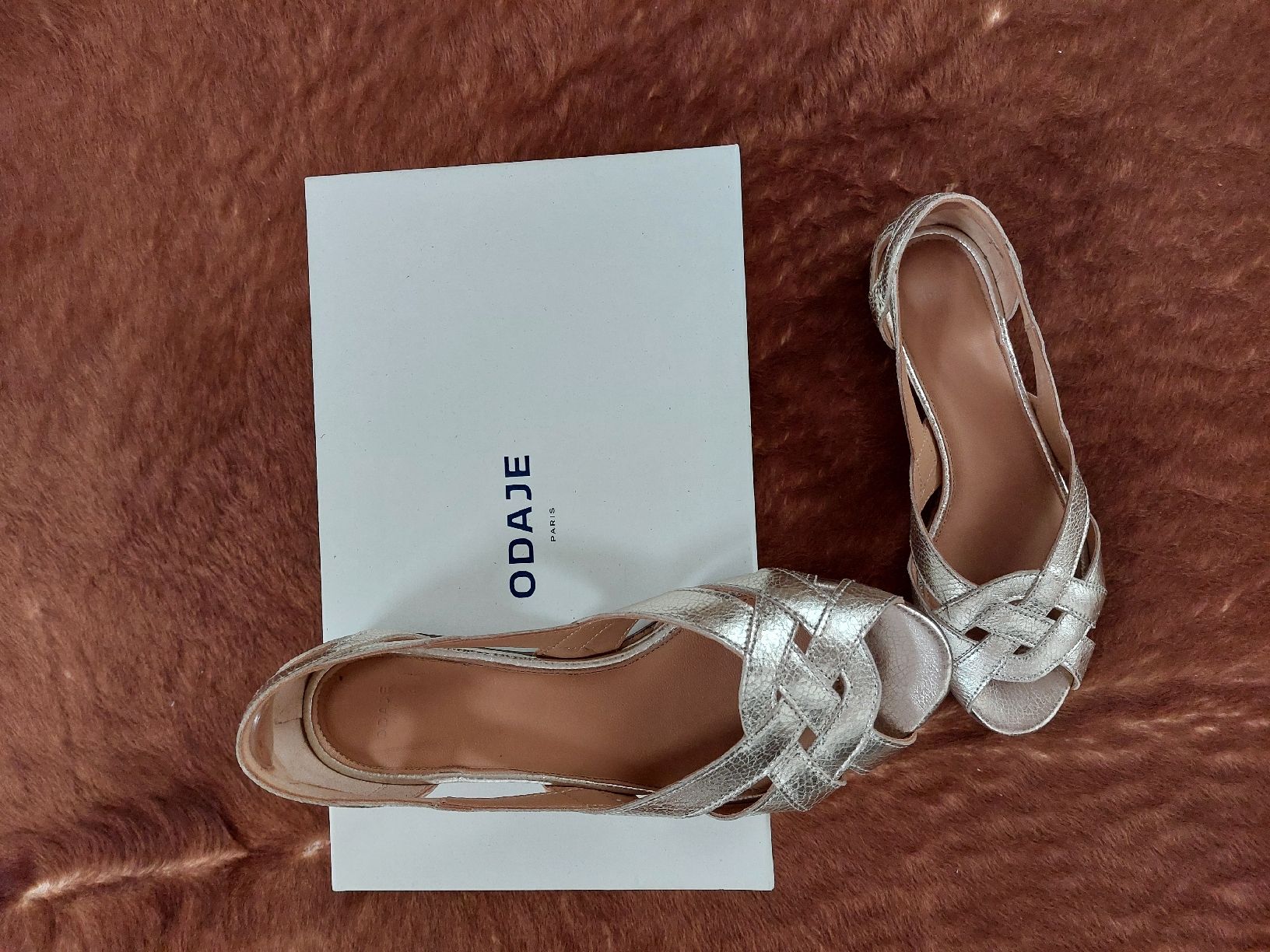 Scarpe da donna: Odaje Sandalen Gold - Gr 40 – Nuovo (secondo la descrizione) da Thalwil venduto da S_Blaettchen 1