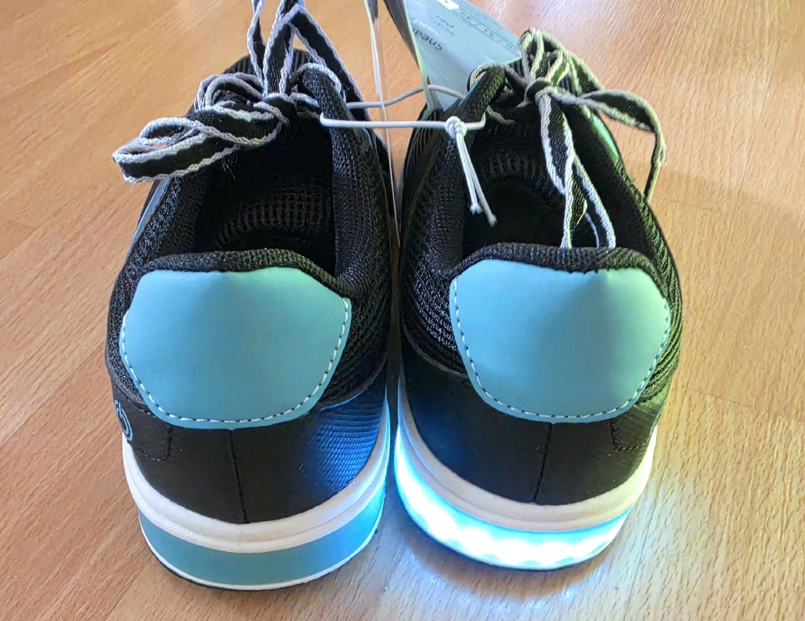 Chaussures hommes: Sneaker mit LED Gr.33 | NEU – Neuf avec emballage d'origine à Gerlafingen par SiM_sch 2