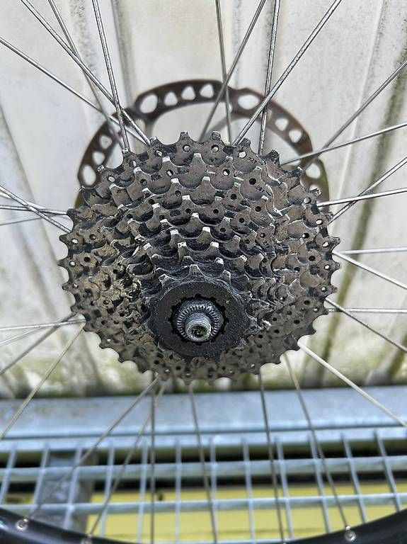 Shimano Pezzi di ricambio: Hinterrad 26" MTB + 9-fach Kassette + Bremsscheibe – Usato da Zürich venduto da mozii 2
