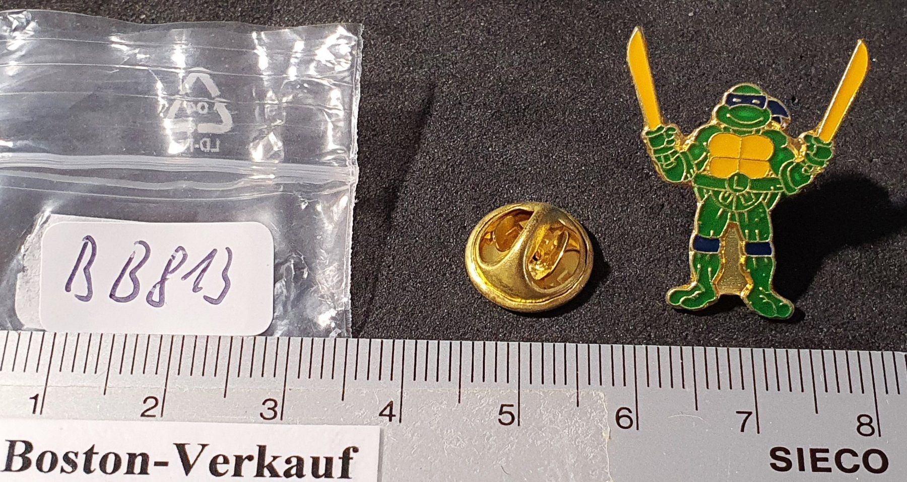 Placchette & Badge: BB813 - Pin Ninja Turtles Leonardo – Usato da Reinach BL venduto da Boston-Verkauf 1