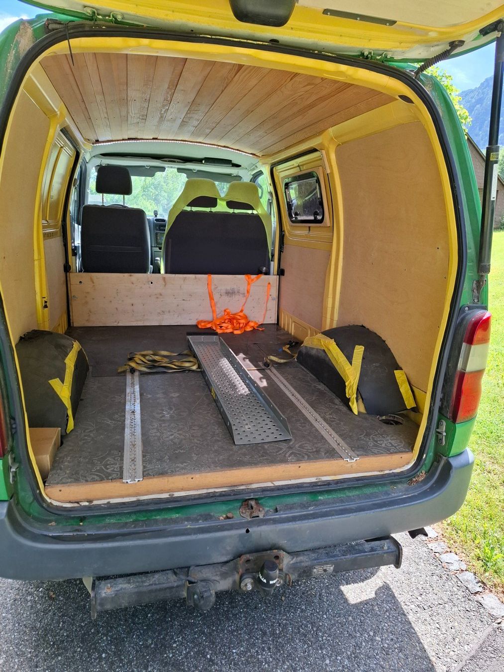 Toyota Nutzfahrzeuge: Allrad Toyota Hiace D-4D 4WD – Gebraucht aus Welschenrohr von Rosieres 8