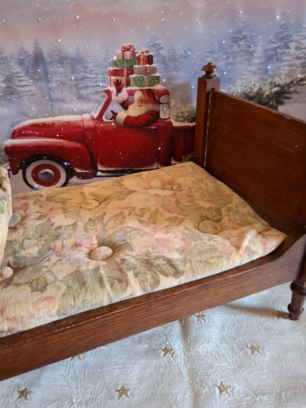 Carrozzine per bambole: ANTIKES HOLZPUPPENBETT MIT INHALT – Usato da Gretzenbach venduto da schibaya 2