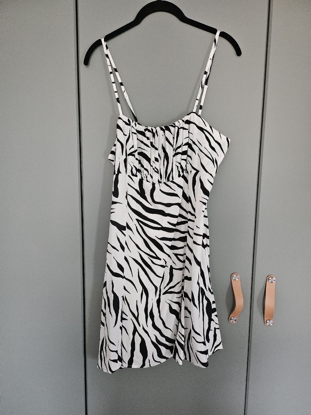 Bershka Vestiti: Robe zèbrée neuve – Nuovo e nell'imballaggio originale da La Tour-de-Peilz venduto da mar_2r26