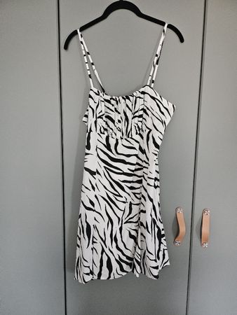 Robe zèbrée neuve