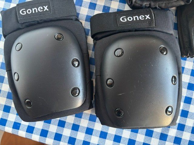 Schutz & Schoner: Schoner Skateboard Kinder 3er Set- Gr. 7-9 Jahre – Gebraucht aus Zürich von kicconet 3